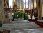 3prayers-at-foot-of-altar
